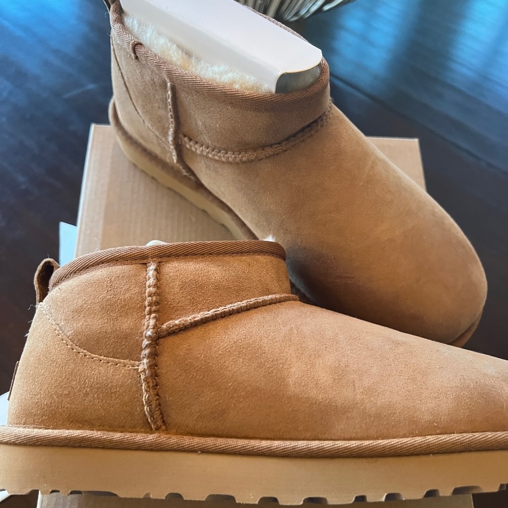 Ugg ultra mini chestnut boots 🤎 NEW box and bag